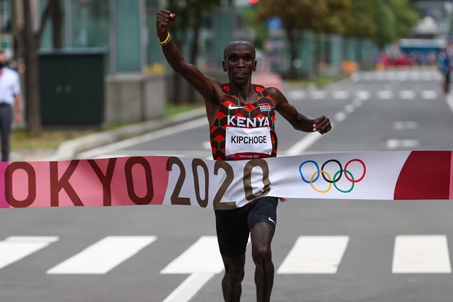 Eliud Kipchoge, fundista queniano, campeão de maratona nos Jogos Olímpicos de 2020, Tóquio